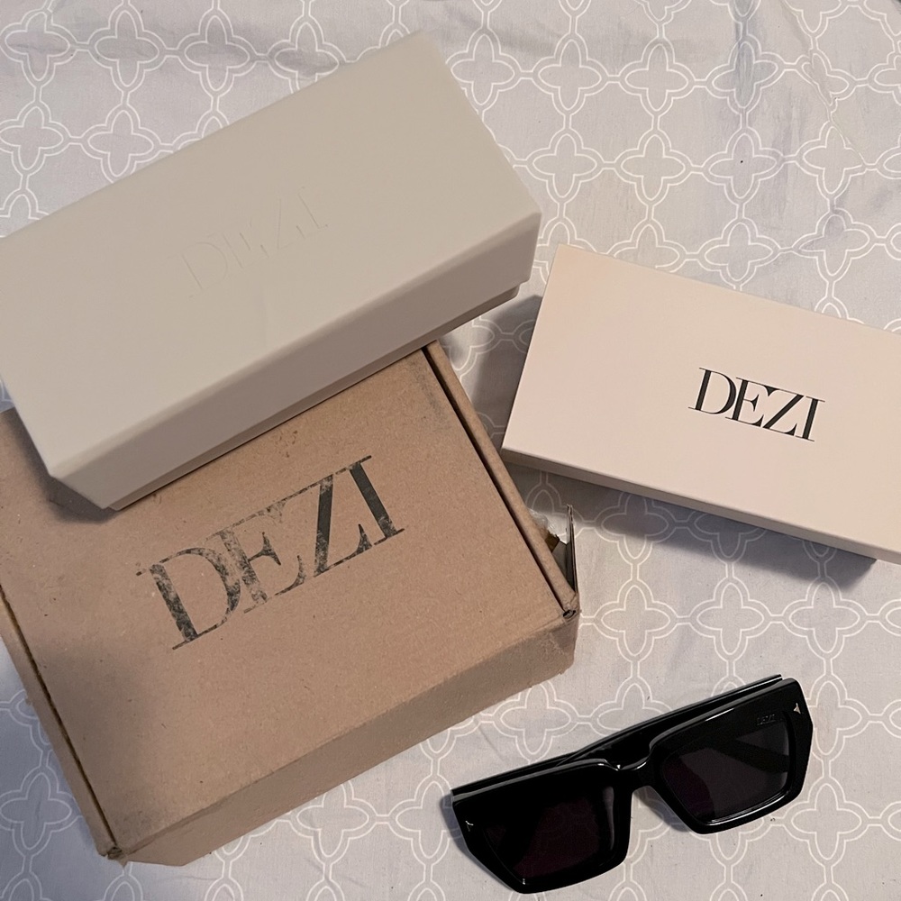 Dezi Switch Sunglasses